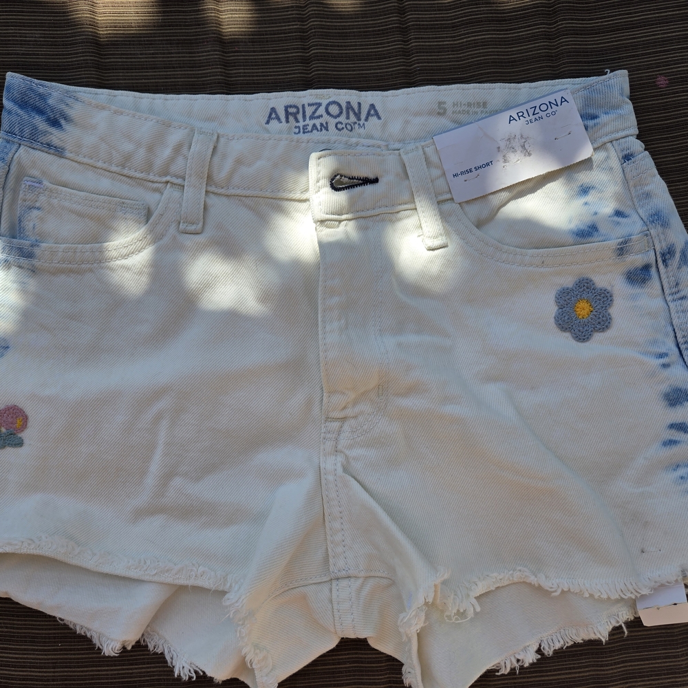 Arizona Jean Company Women's Cream Denim Shorts
